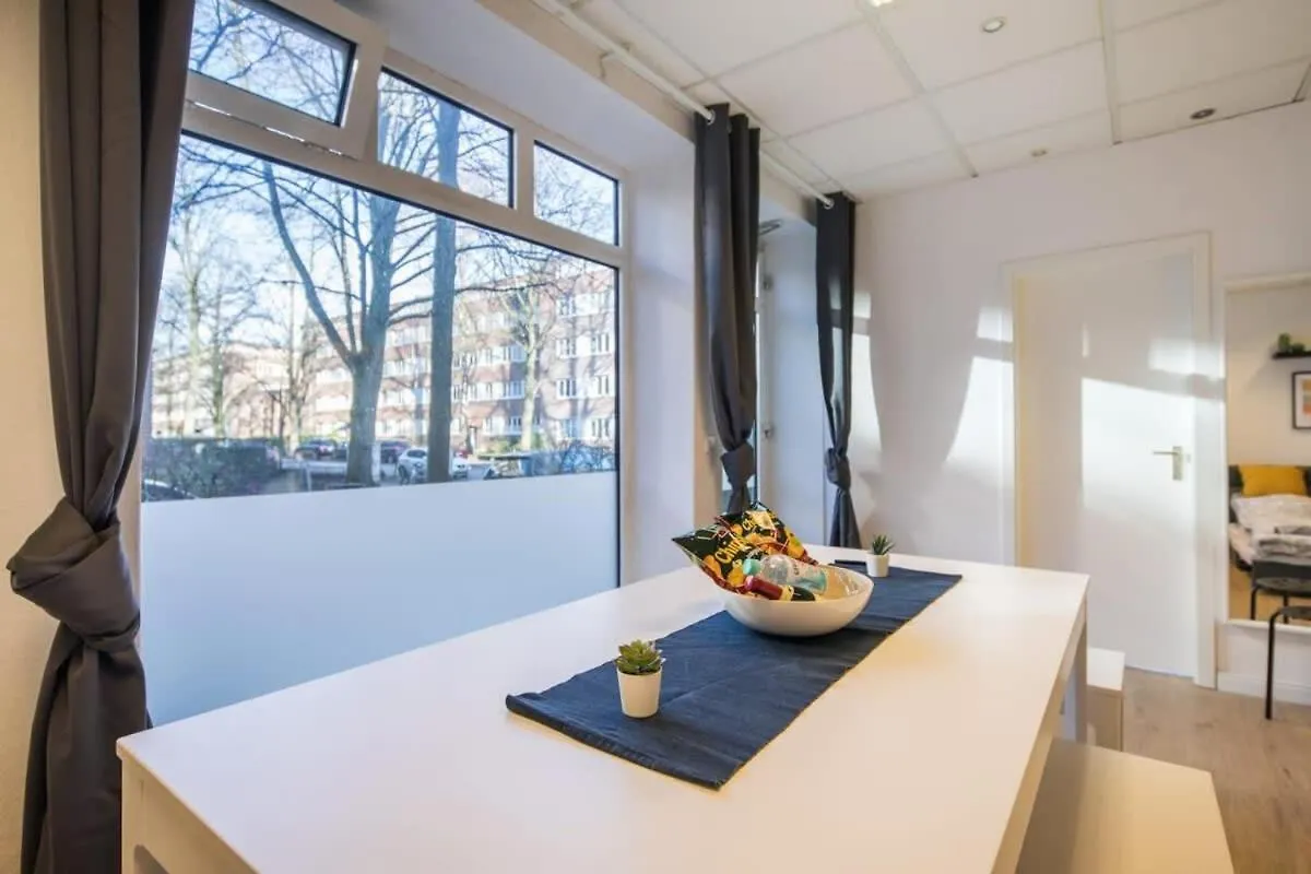 Spacious Two Br Close To Stadtpark And Street Parking Hamburg Apartament