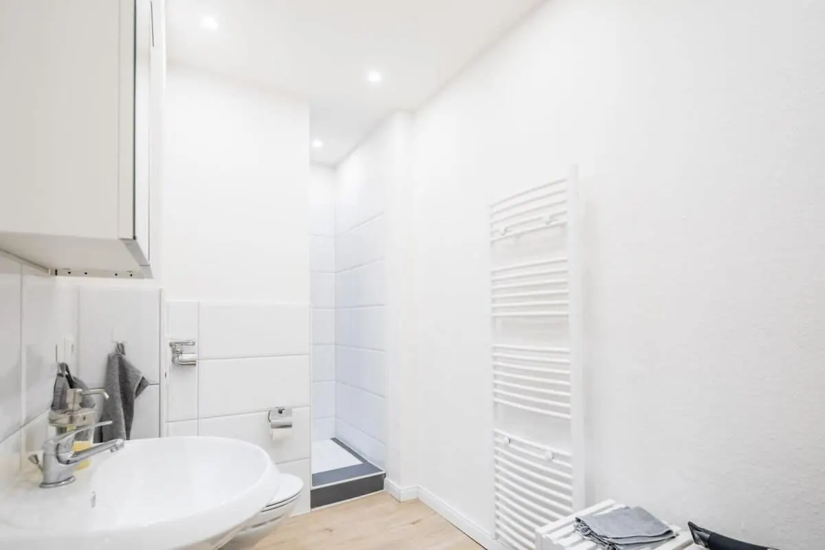 Spacious Two Br Close To Stadtpark And Street Parking Hamburg Niemcy