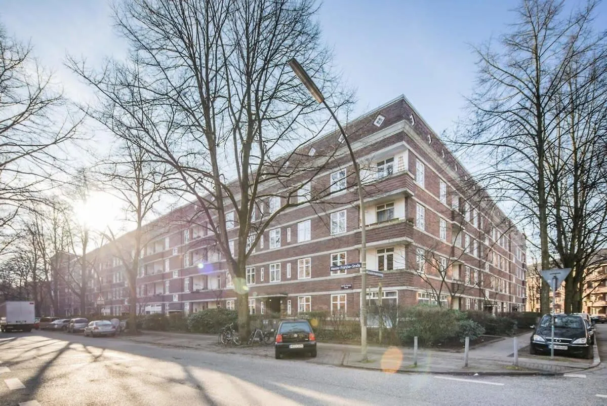 Spacious Two Br Close To Stadtpark And Street Parking Hamburg Niemcy