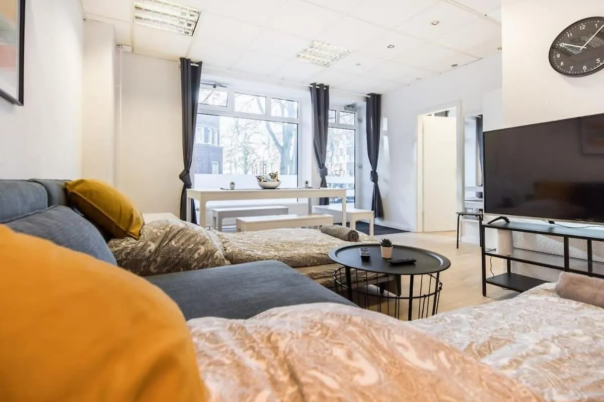 Контакты Spacious Two Br Close To Stadtpark And Street Parking