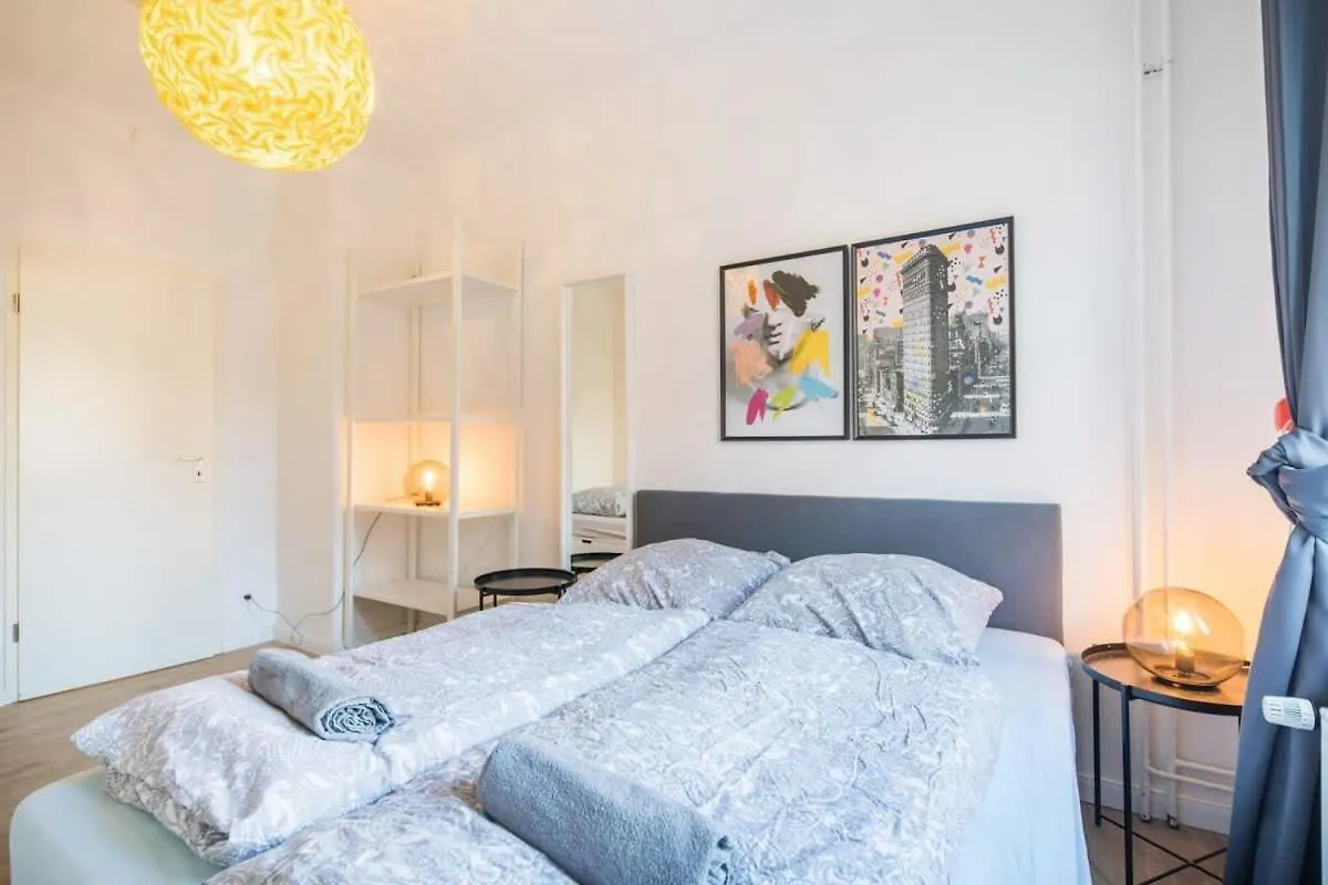 Апартаменты Spacious Two Br Close To Stadtpark And Street Parking Гамбург